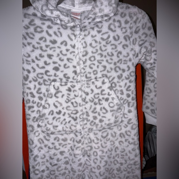 Cat & Jack Gray Leopard Kids Footie - Picture 3 of 9
